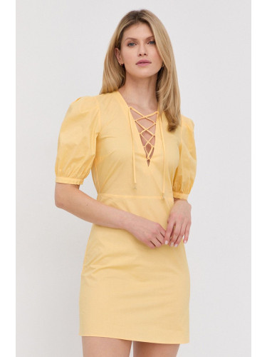 Памучна рокля Patrizia Pepe в жълто къс модел разкроен модел