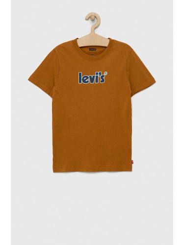 Детска памучна тениска Levi's в кафяво с принт