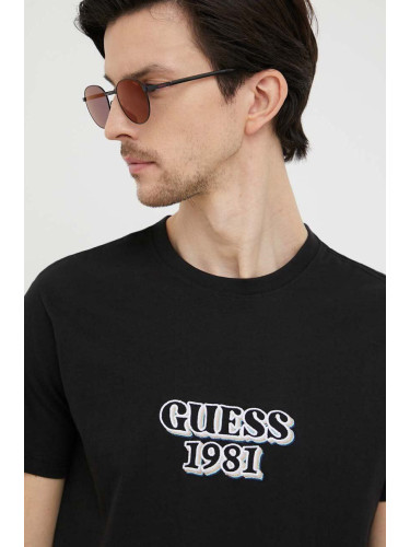 Памучна тениска Guess в черно с апликация