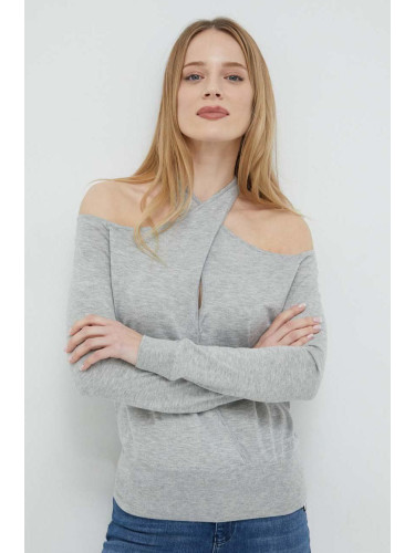 Пуловер с вълна Guess дамски в сиво от лека материя