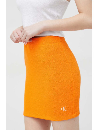 Пола Calvin Klein Jeans в оранжево къс модел с кройка тип молив