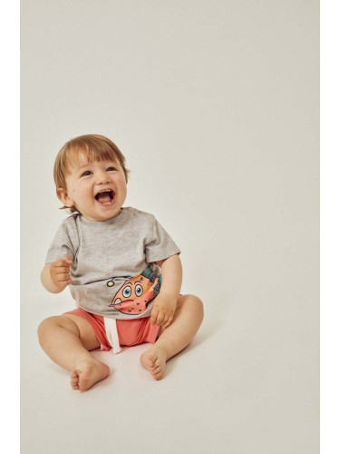 Бебешка памучна тениска zippy в сиво с принт