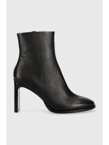 Кожени боти Calvin Klein Curved Stil Ankle Boot 80 в черно с висок ток