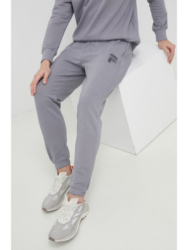 Памучен спортен панталон Fila в сиво с изчистен дизайн