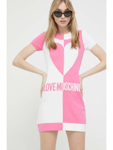 Памучна рокля Love Moschino в розово къс модел с кройка по тялото