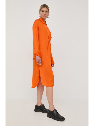 Рокля Herskind в оранжево среднодълъг модел с уголемена кройка