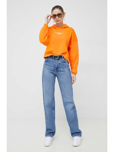 Суичър Calvin Klein Jeans в оранжево с качулка с апликация