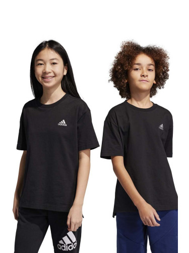 Детска памучна тениска adidas в черно с принт