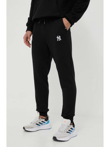 Спортен панталон 47brand MLB New York Yankees в черно с апликация