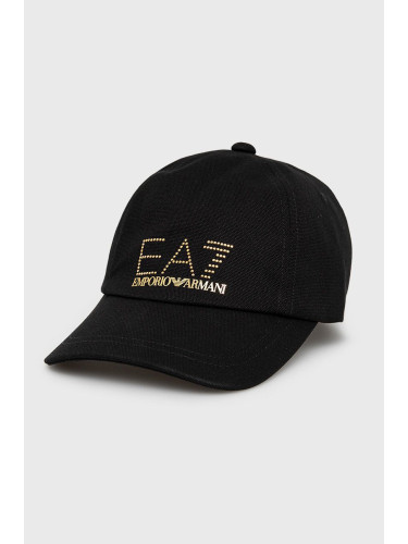 Памучна шапка EA7 Emporio Armani в черно с апликация