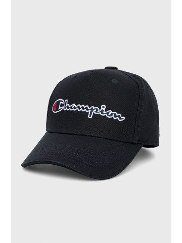 Памучна шапка Champion 805550 в черно с апликация