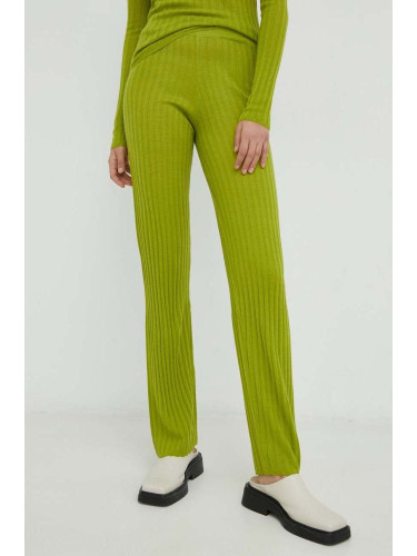 Вълнен панталон Résumé в зелено със стандартна кройка, с висока талия