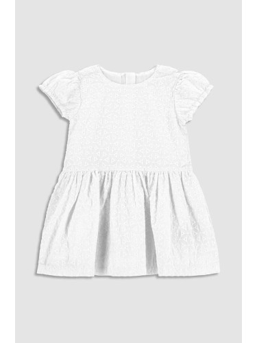Бебешка памучна рокля Coccodrillo в бяло къс модел разкроен модел