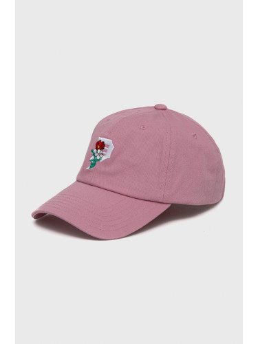 Памучна шапка с козирка Primitive в розово с апликация