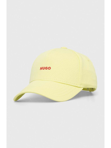 Памучна шапка с козирка HUGO в жълто с принт