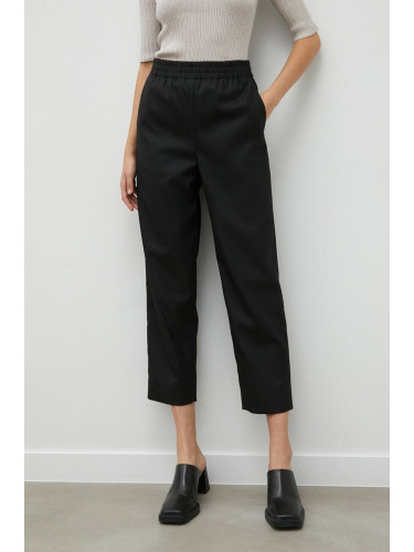 Панталони By Malene Birger в черно със стандартна кройка, с висока талия