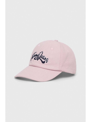 Памучна шапка с козирка Tommy Jeans в розово с апликация