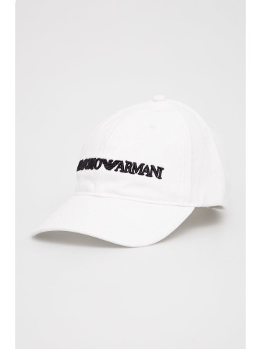 Памучна шапка Emporio Armani в бяло с апликация