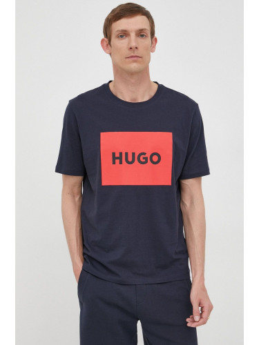 Памучна тениска HUGO в тъмносиньо с принт 50467952