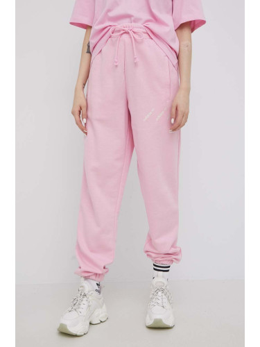 Панталони adidas Originals HM4873 дамско в розово с принт
