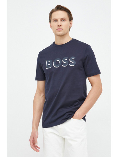 Памучна тениска BOSS в тъмносиньо с принт