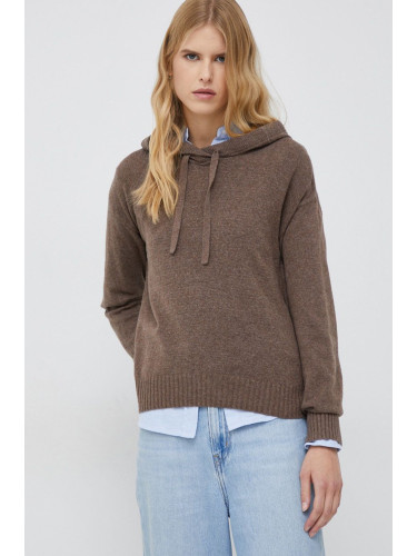 Пуловер GAP дамски в кафяво от лека материя