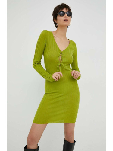Вълнена рокля Résumé в зелено къс модел с кройка по тялото