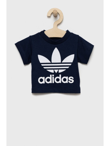 Детска памучна тениска adidas Originals в тъмносиньо с принт
