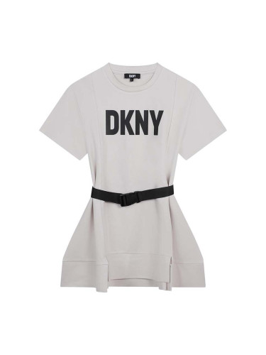 Детска рокля Dkny в бяло къс модел с уголемена кройка