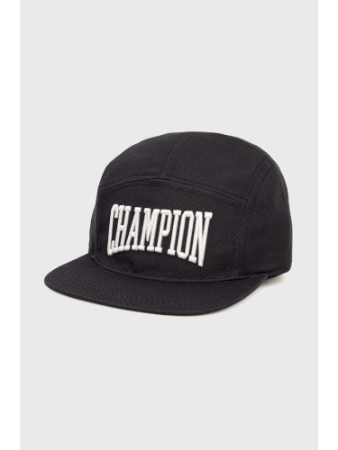 Памучна шапка Champion 805554 в черно с апликация