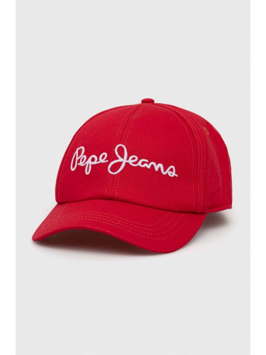 Памучна шапка с козирка Pepe Jeans Wally в червено с апликация