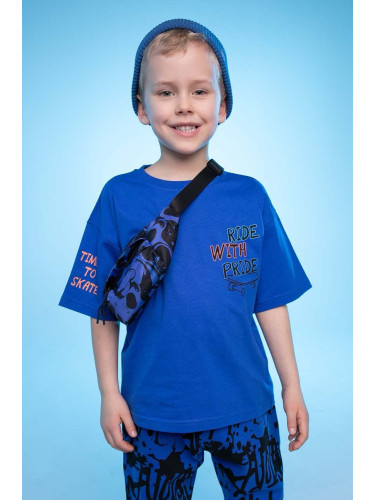 Детска памучна тениска Coccodrillo в тъмносиньо с принт