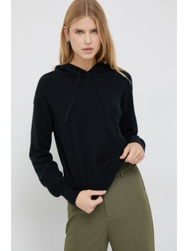 Пуловер GAP дамски в черно от лека материя