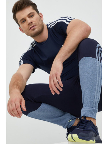 Спортен панталон adidas в тъмносиньо с изчистен дизайн