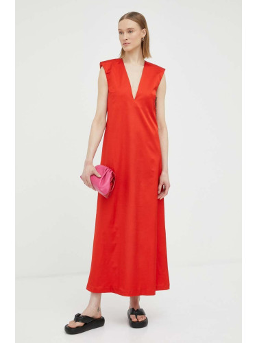 Вълнена рокля By Malene Birger в червено дълъг модел разкроен модел