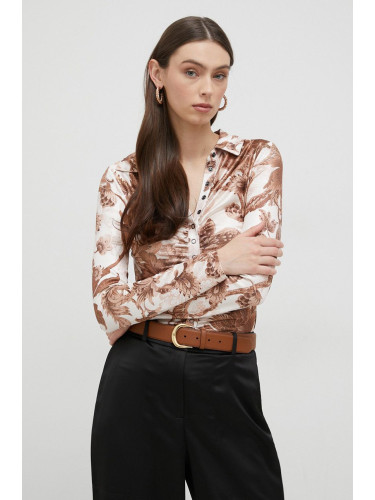 Риза Guess дамска в кафяво с кройка по тялото с класическа яка