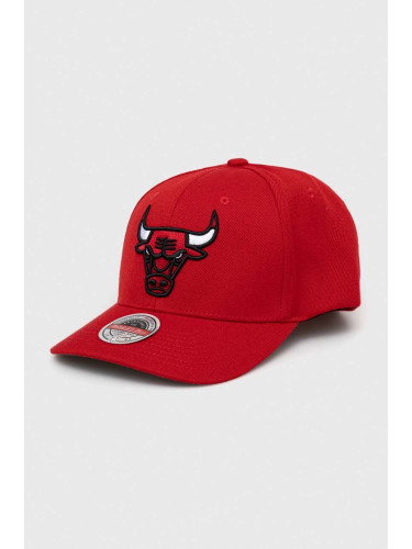 Шапка с козирка с вълна Mitchell&Ness Chicago Bulls в червено с апликация