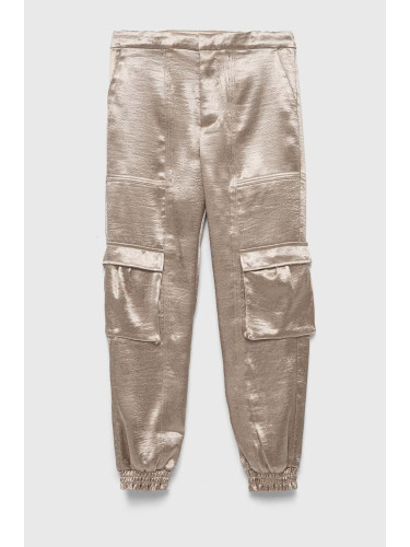 Детски панталон Guess в златисто с изчистен дизайн
