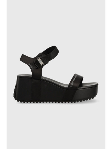 Сандали Calvin Klein Jeans WEDGE BLCOK SANDAL SATIN/HW в черно с платформа YW0YW00980