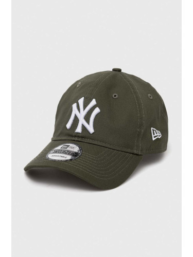 Памучна шапка с козирка New Era в зелено с десен NEW YORK YANKEES