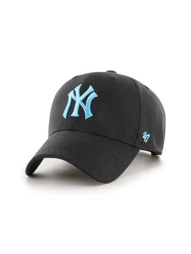 Памучна шапка с козирка 47 brand MLB New York Yankees в черно с апликация