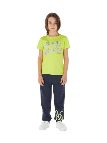 Детски памучен спортен панталон Guess в тъмносиньо с десен