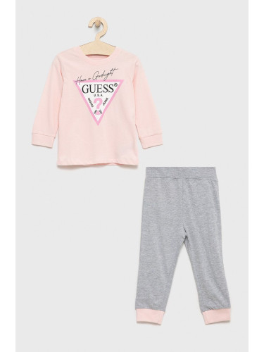 Детска пижама Guess в розово с изчистен дизайн