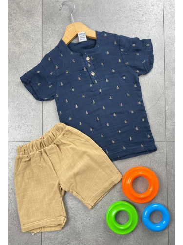 Комплект от риза с къс ръкав в тъмносиньо на листенца и къси панталони