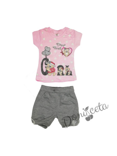 Комплект от блузка в розово с картинка на мече и къси панталони в сиво