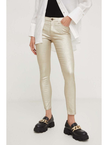 Панталон Answear Lab в златисто с кройка по тялото, със стандартна талия