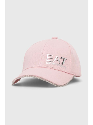 Памучна шапка с козирка EA7 Emporio Armani в розово с апликация