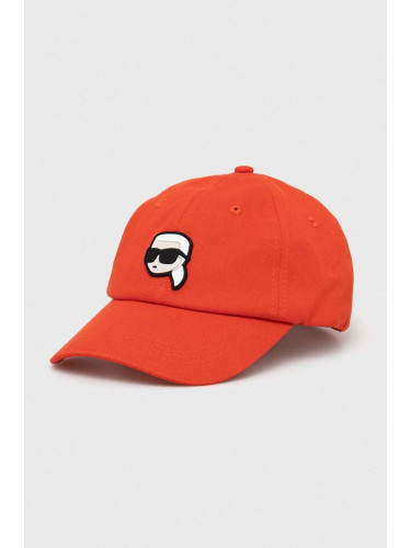 Памучна шапка с козирка Karl Lagerfeld в оранжево с апликация