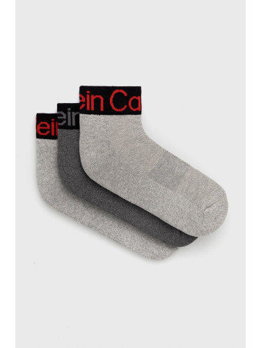 Чорапи Calvin Klein мъжки в сиво 701218722