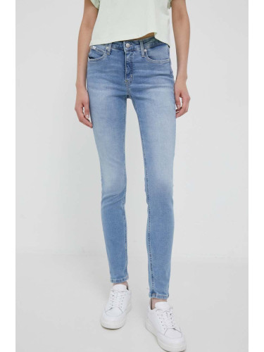 Дънки Calvin Klein Jeans в синьо J20J221580